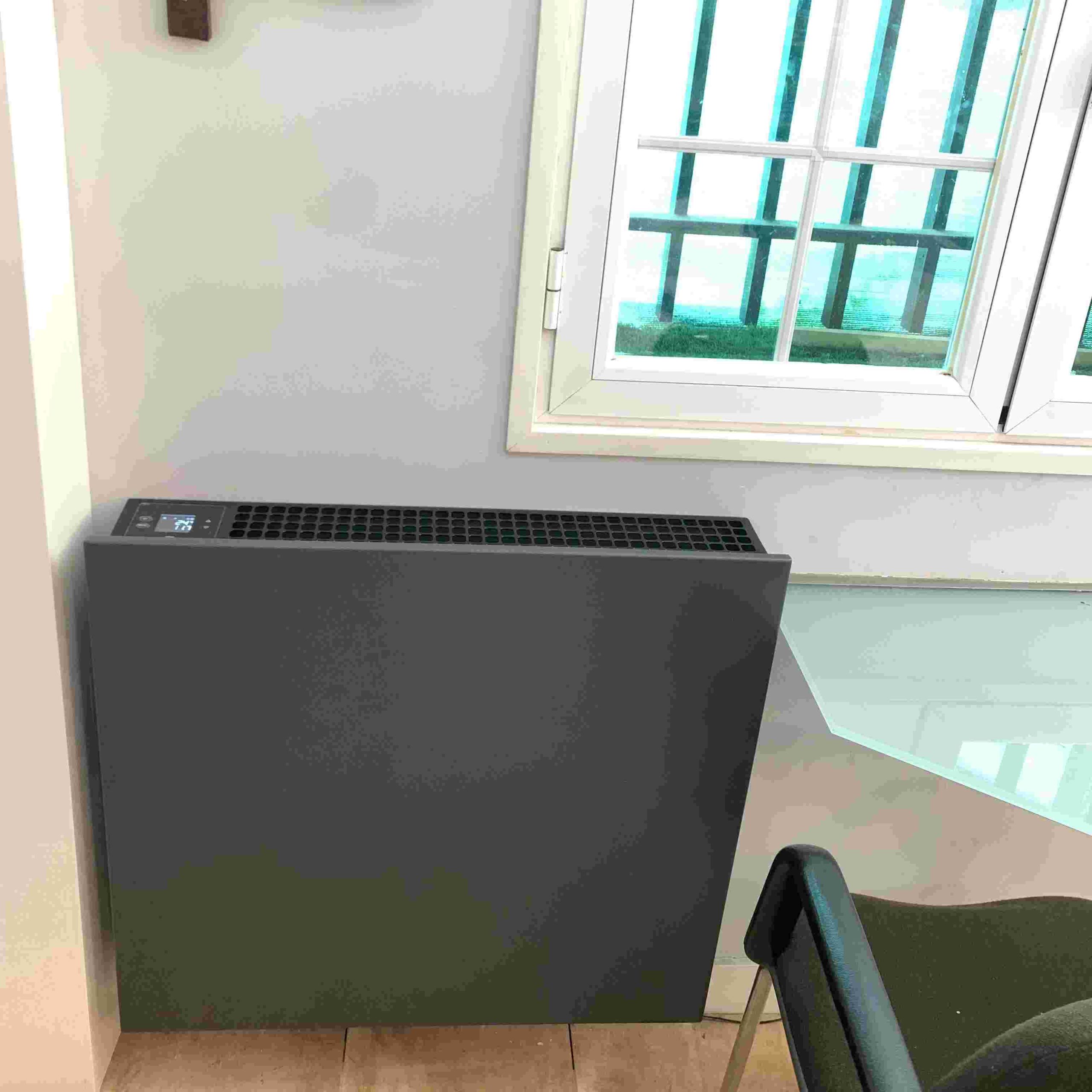 radiador de bajo consumo con termostato incorporado en la carcasa.